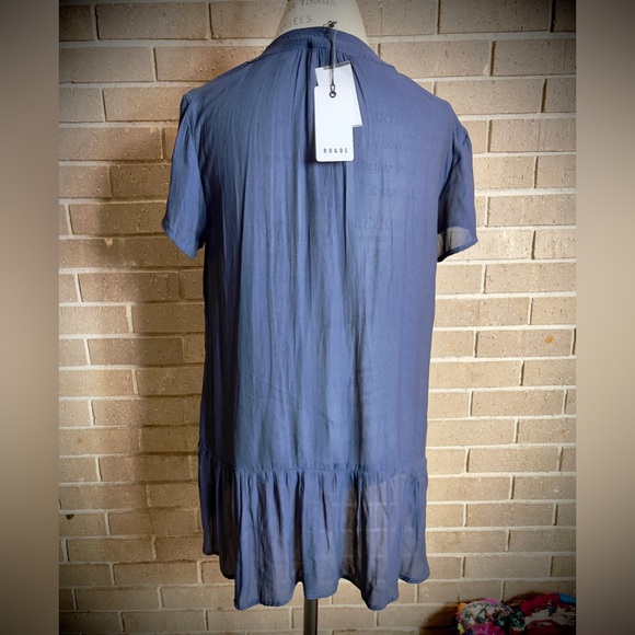 NWT - RO & DE Nordstrom Navy Silky Feel Short Sleeve Tie Neck Ruffle Hem blouse - Picture 5 of 7